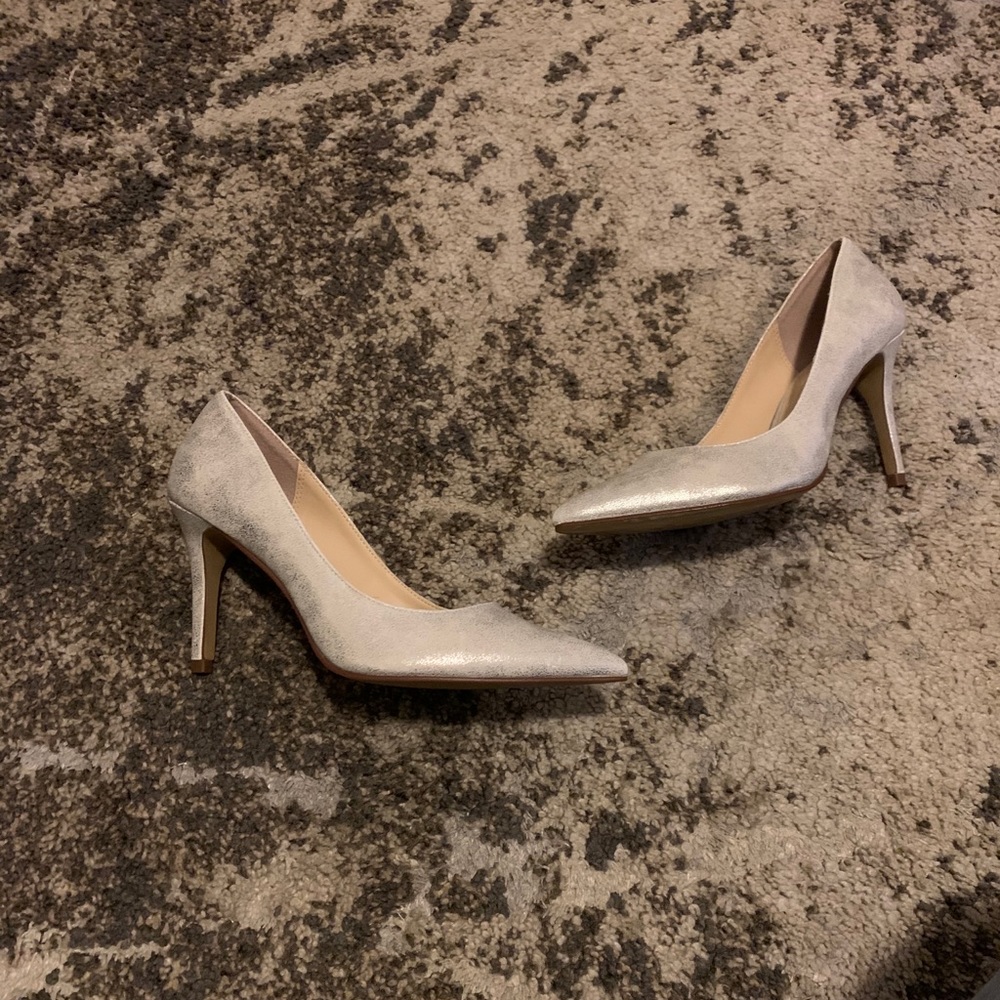 Rock & Republic Silver Metallic Heels 6